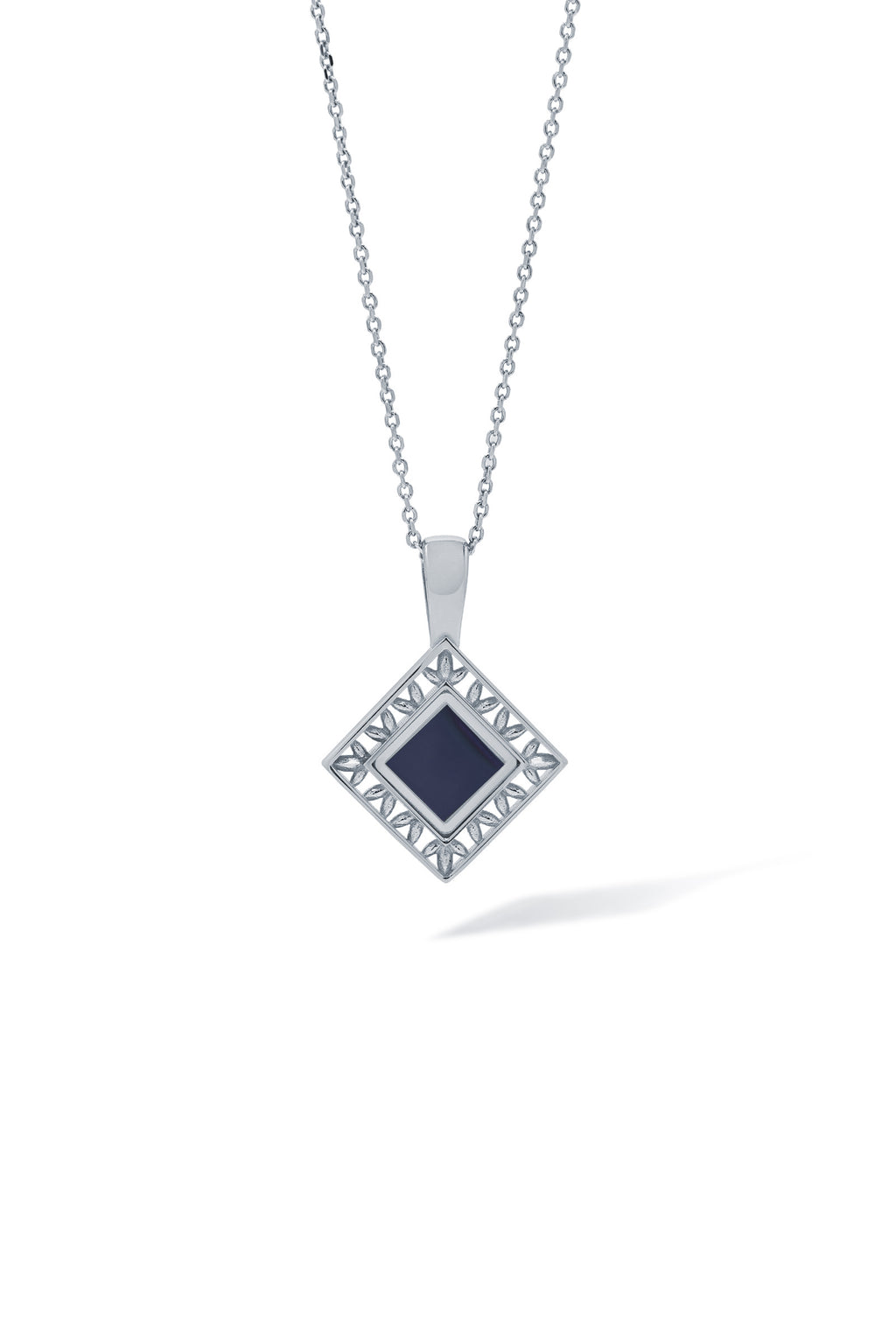 Femme Sirr Zahra Collier