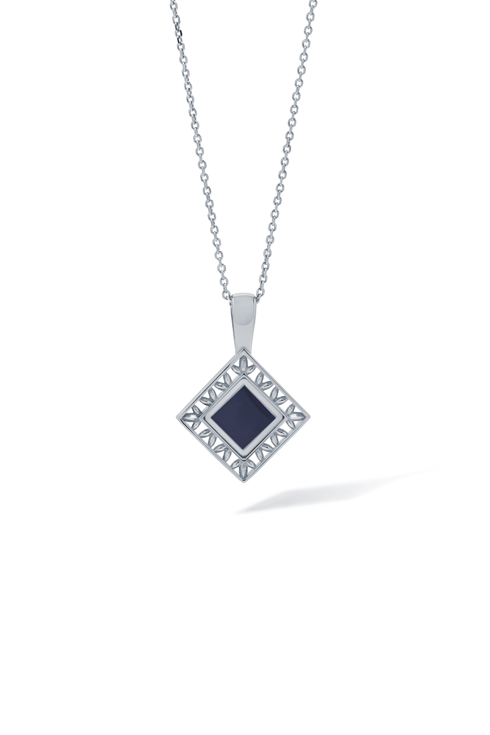 Femme Sirr Zahra Collier
