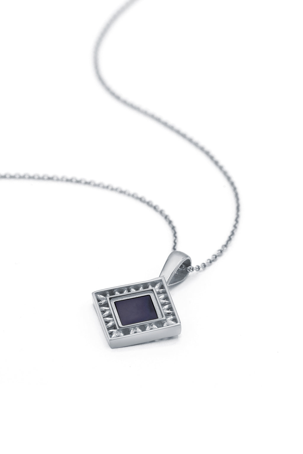 Femme Sirr Zahra Collier