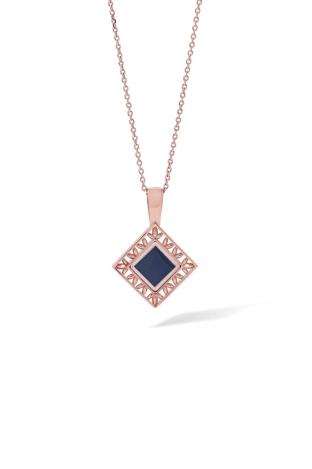 Femme Sirr Zahra Collier