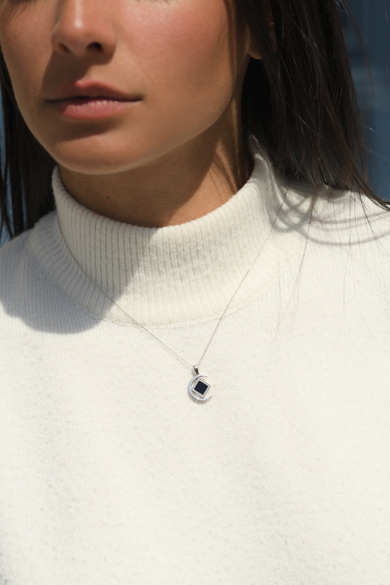 Femme Sirr Hilal Collier