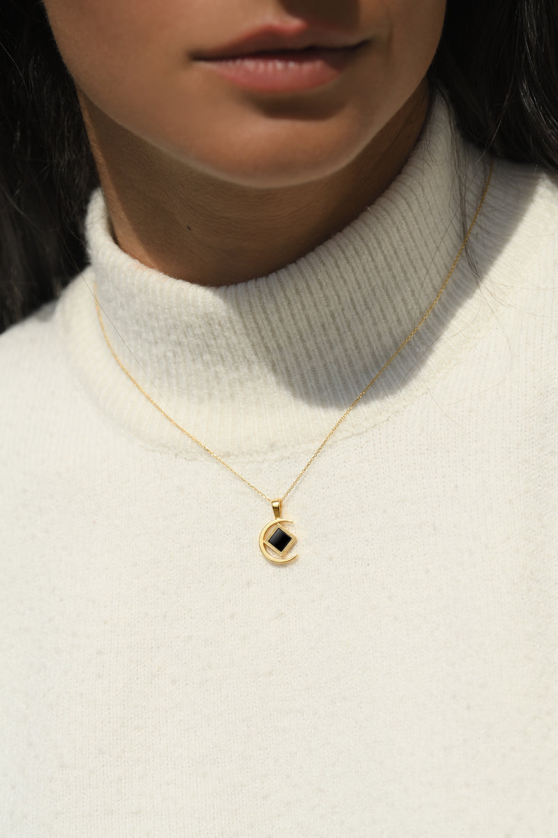 Femme Sirr Hilal Collier